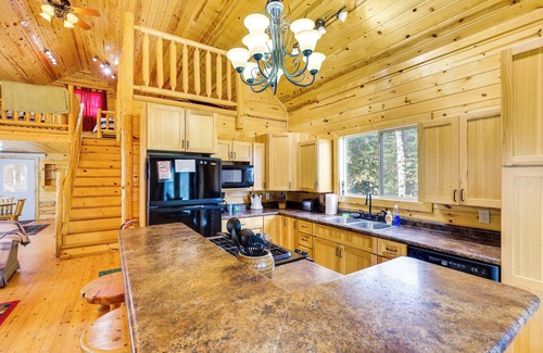 Deadwood Cabina | Hike, Unwind & Bring Your Pet: Deadwood Cabin!