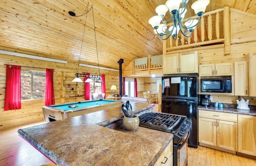 Deadwood Cabina | Hike, Unwind & Bring Your Pet: Deadwood Cabin!