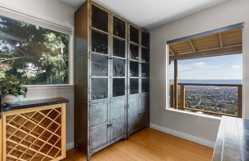 Oakland Casa | Hiking, Biking & Bay Area Views!