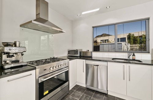 Albert Town Casa | Hikuwai Family Retreat - Albert Town Holiday Home
