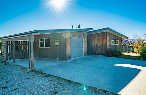 Albert Town Casa | Hikuwai Family Retreat - Albert Town Holiday Home