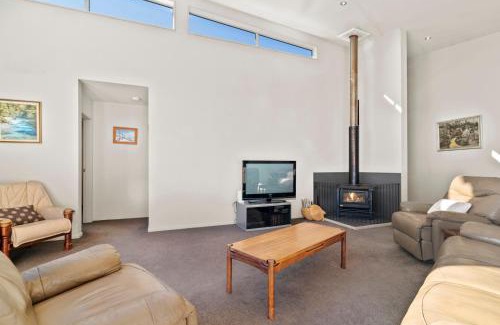 Albert Town Casa | Hikuwai Family Retreat - Albert Town Holiday Home