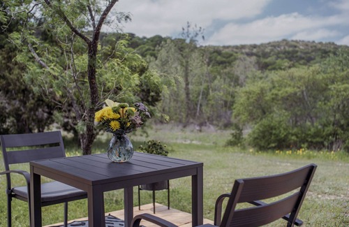 Oatmeal Casa | Hill Country Escape/45 minutes from downtown Austin 1 King 1 Queen Bed Full Kitc