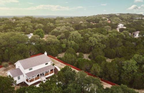 Fischer Casa | Hill Country Farmhouse by Canyon Lake & Wimberley