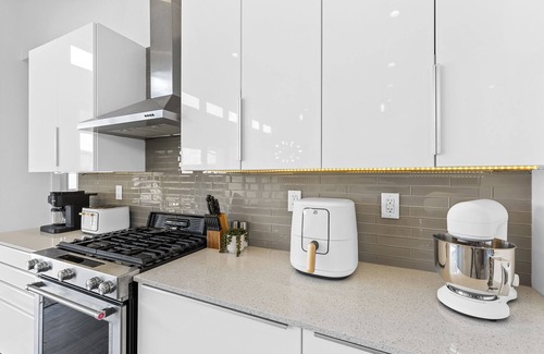 Liberty Hill Casa | Hill Country getaway with upscale finishes, 4BR/2BA, pool, spa & outdoor kitchen. Relax in 2,342 sq ft of comfort, enjoy family-friendly amenities, and explore nearby wineries, breweries & Texas Hill Country gems.