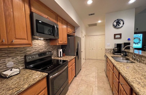 Barton Creek Lakeside Cabaña | Hill Country getaway at Barton Creek Lakeside near Lakecliff Golf Club.