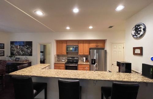 Barton Creek Lakeside Cabaña | Hill Country getaway at Barton Creek Lakeside near Lakecliff Golf Club.