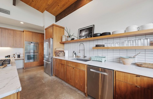Barton Hills Casa | Hill Country Haven Forest Views Fire Pit Guesthouse