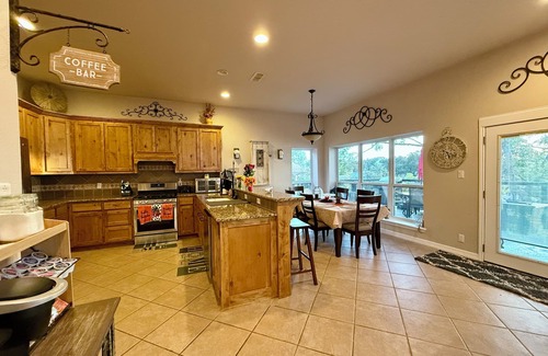 Canyon Lake Casa | Hill Country Haven-Lake Front/Sunsets/Hot Tub/Deer