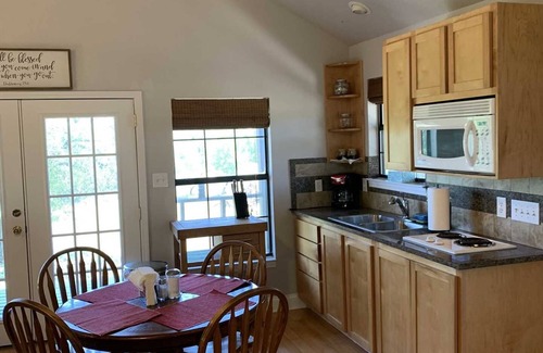 Pipe Creek Cabina | Hill Country Hideout