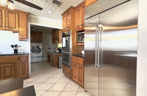 Center Point Otro | Hill Country Home; King & Queen Suites; Game Room, Office & Fire Pit - Kerrville