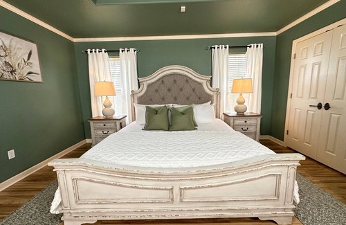 Center Point Otro | Hill Country Home; King & Queen Suites; Game Room, Office & Fire Pit - Kerrville