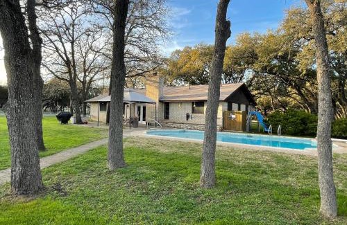 Cross Mountain Casa | Hill Country House & Pool - Fiesta Texas Sea World