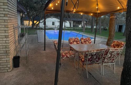 Cross Mountain Casa | Hill Country House & Pool - Fiesta Texas Sea World