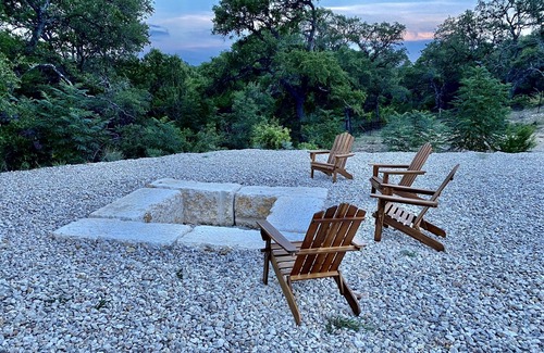 Fischer Cabaña | Hill Country Modern Cottage - 5 minutes to the boat ramps