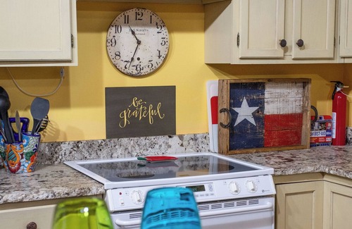 Ingram Cabina | Hill Country Retreat 2 Bedroom 2 Bath