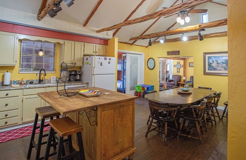 Ingram Cabina | Hill Country Retreat 2 Bedroom 2 Bath