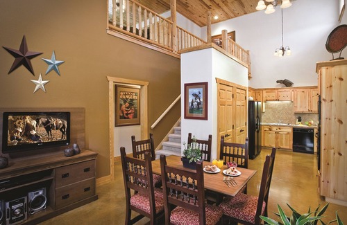 Gruene Complejo | Hill Country condominio de lujo rústico con piscina climatizada y cerca de Gruene Hall