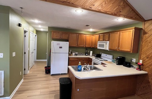 Edgemont Cabina | Hill Creek Cabin 2 Minutes from Marina and boat ramp on Greers Ferry Lake