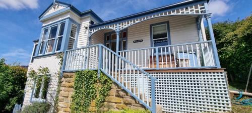 West Hobart Casa | Hill House Hobart - Charming home, stunning views close to city