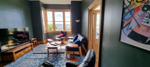 West Hobart Casa | Hill House Hobart - Charming home, stunning views close to city