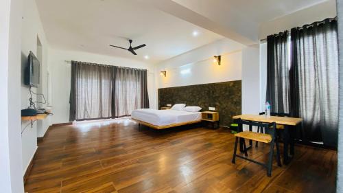 Vagamon Hotel | Hill Monk - Whispering Mist