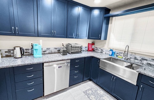 Albany Casa | Spacious Family Friendly Home, Large Parking/Backyard, Near Parks, Downtown, OSU