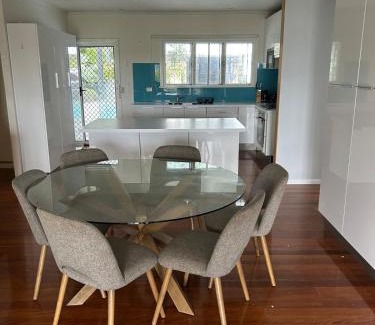 Ascot Apartamento | Hill top 2-bedroom home with charming view