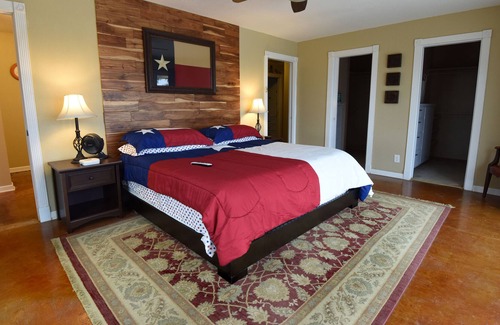Utopia Casa | Hill-Top Oasis with Private pool and Hot tub Minutes from Garner and Lost Maples