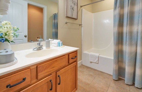 Leicester Casa | Hill Top Views with King Bed Suite Near Asheville