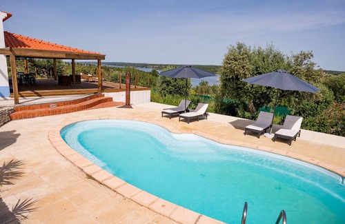 Montargil Casa | Hill with fabulous views Dam with swimming pool