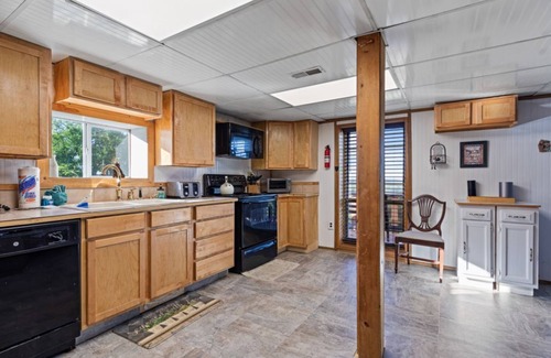 Sevierville Cabina | Hillbilly Highrise with Hot Tub