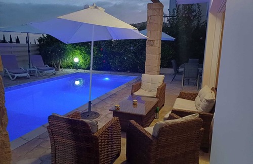 Tala Villa | Hillcrest Holiday Villa - Lovely 3 bed / 3 bath villa in Peyia
