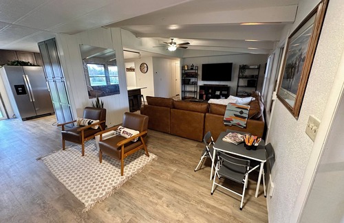 Belgrade Casa | Hillman Homestead spacious, 4-bedroom house in the quiet country on 1 acre