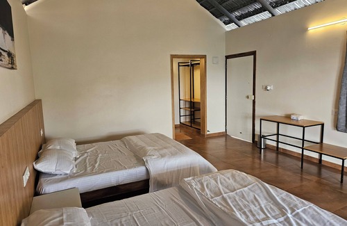 Kudrasthe Cama Y Desayuno | Hillock Vista by Triptastic Holidaze