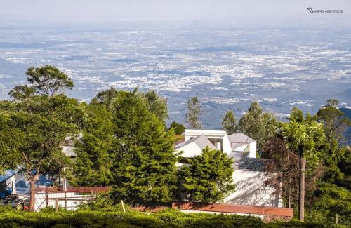 Coonoor Cama Y Desayuno | Hills and Heart Luxury Villa By LexStays