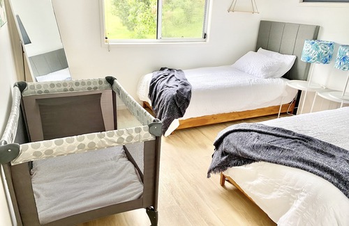 Closeburn Casa | Hills Cottage - eco-friendly, pets welcome!