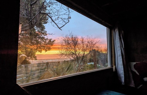 Oakland Cabaña | Hills Cottage with Panoramic Views & Hot Tub. Pet Friendly!