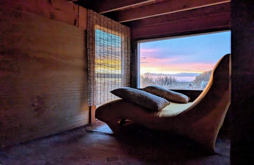 Oakland Cabaña | Hills Cottage with Panoramic Views & Hot Tub. Pet Friendly!