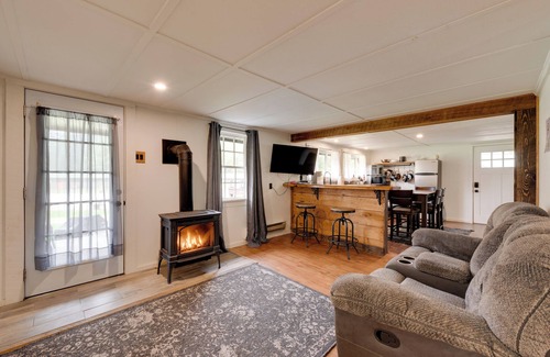 Hillsgrove Cabina | Hillsgrove Cabin w/ Private Hot Tub!