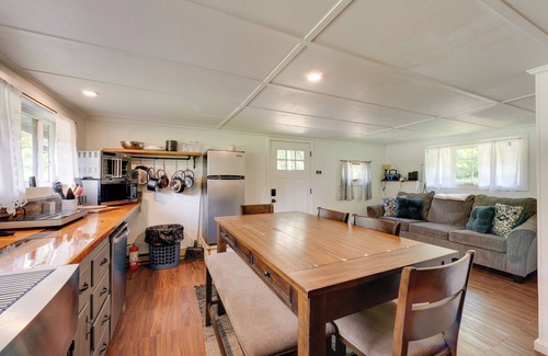 Hillsgrove Cabina | Hillsgrove Cabin w/ Private Hot Tub!