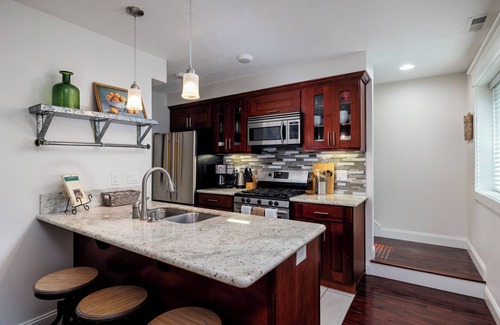 Bull Mountain Apartamento | 20% de descuento en las tarifas estándar hasta febrero: Suite Ejecutiva 2Bd / 1Ba completamente designada