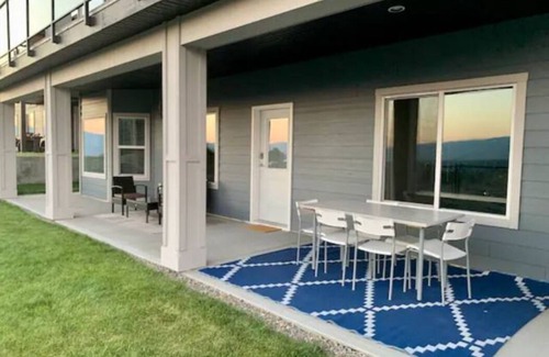 Black Mountain Casa | Hillside 2b2b suites w/Panoramic views, close to great golfing, biking, skiing!