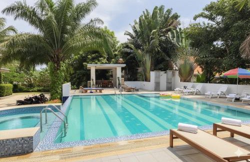 Kamala Apartamento | Hillside 2BR Apartment with Pool & Gym 5 Min to Kamala Beach 48RK