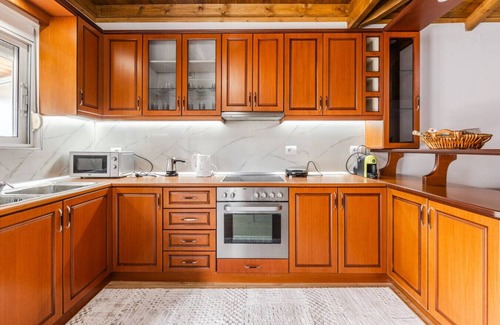 Gjirokaster Apartamento | Hillside Apartment Gjirokaster