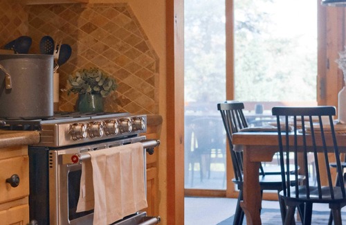 Cascade-Chipita Park Cabina | Hillside Cabin - Mt Views - Patio Decks - Hot Tub