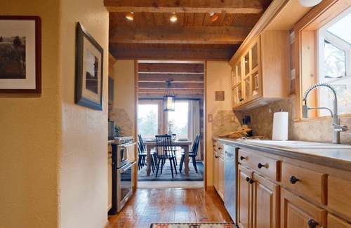 Cascade-Chipita Park Cabina | Hillside Cabin - Mt Views - Patio Decks - Hot Tub