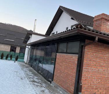 Vama Buzaului Casa | Hillside Chalet