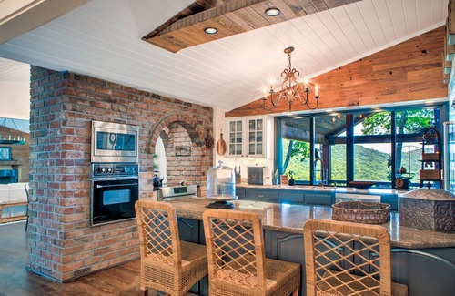 Asheville Casa | Hillside Cottage Cozy with Private Deck and fire pit and 7 min from downtown Asheville