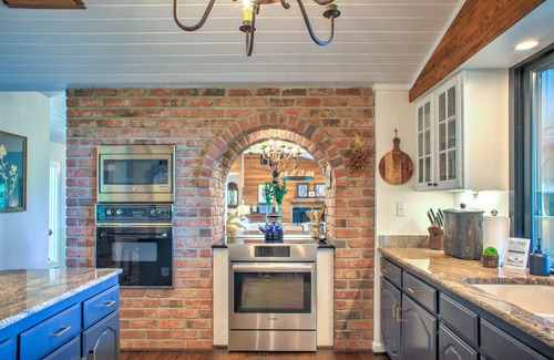 Asheville Casa | Hillside Cottage Cozy with Private Deck and fire pit and 7 min from downtown Asheville